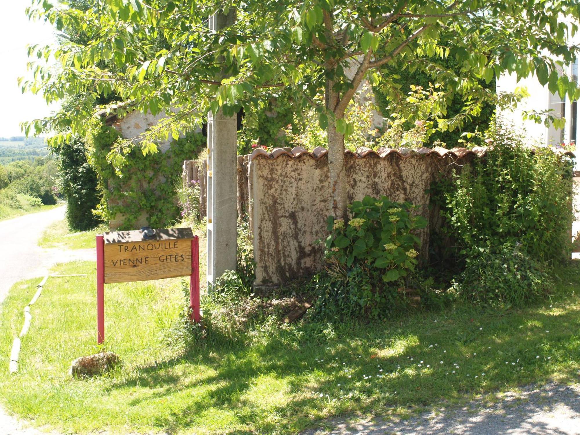 Tranquille Vienne Gites A Chirac Dept Charente מראה חיצוני תמונה